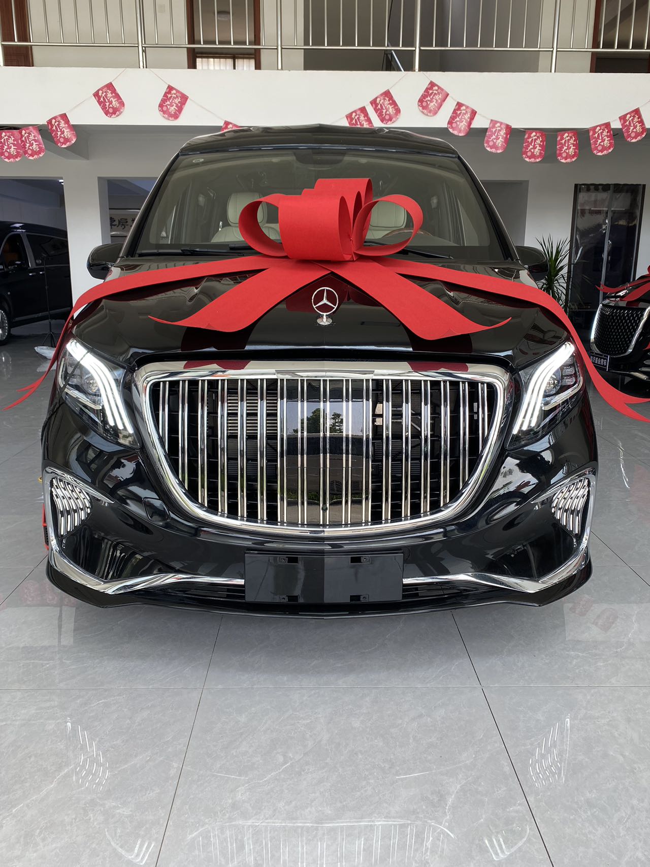 Mercedes-Benz Vito (модифицированная версия Maybach) 2023 2.0T Elite 7-местный