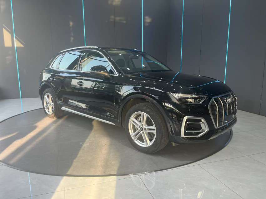 AUDI Q5 2022 40T Стильная элегантность - Huishida Trading