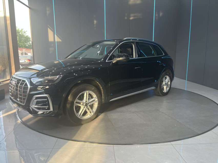 AUDI Q5 2022 40T Стильная элегантность - Huishida Trading