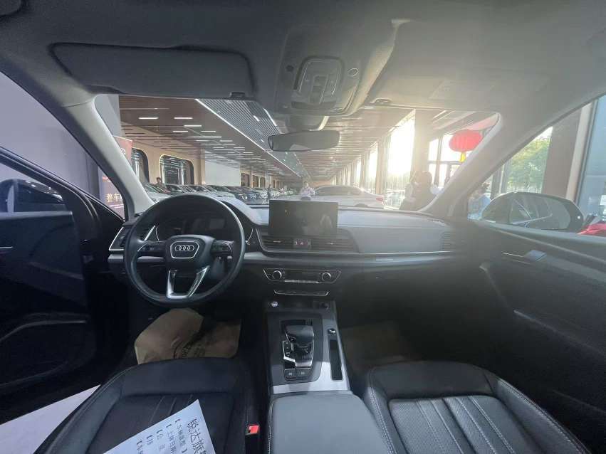 AUDI Q5 2022 40T Стильная элегантность - Huishida Trading