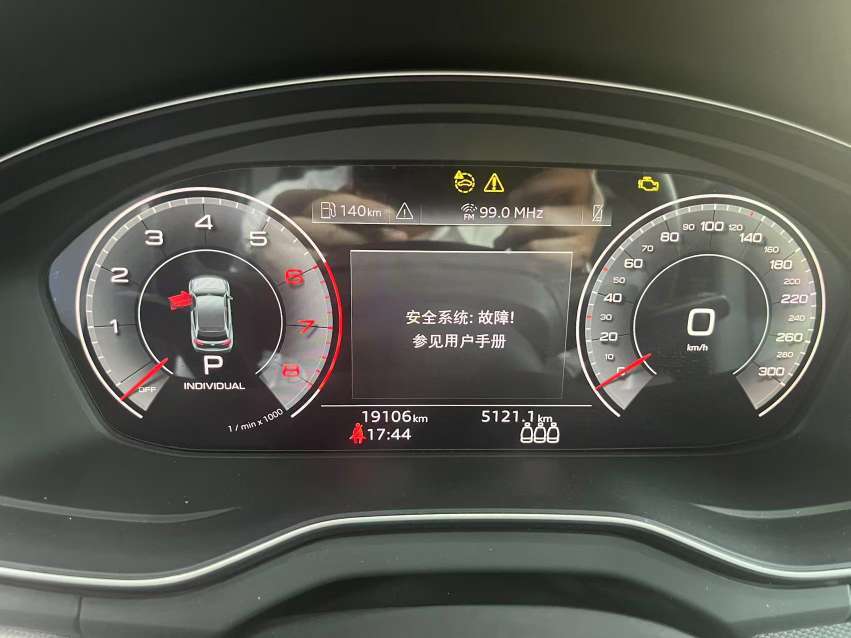 AUDI Q5 2022 40T Стильная элегантность - Huishida Trading