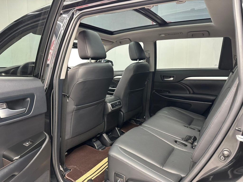 TOYOTA HIGHLANDER 2021 2.0T 4WD РОСКОШНЫЙ 7-МЕСТНЫЙ - Huishida Trading
