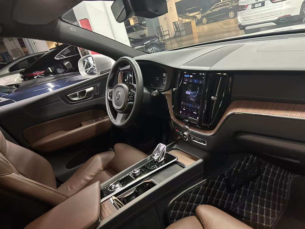 Volvo XC60 2023 B5 4WD Intelligent Luxury Edition - Huishida Trading