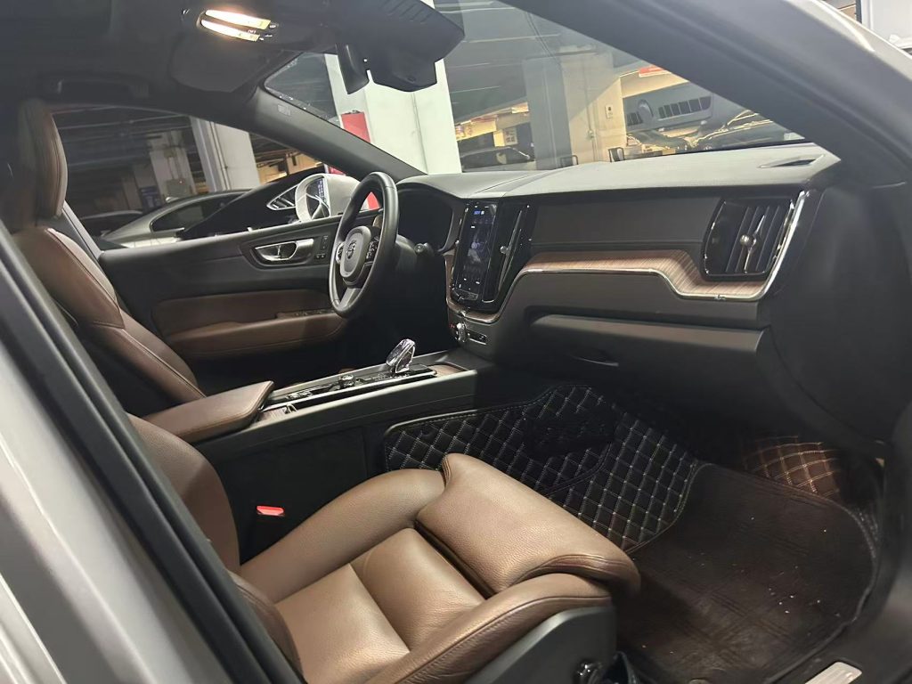 Volvo XC60 2023 B5 4WD Intelligent Luxury Edition - Huishida Trading
