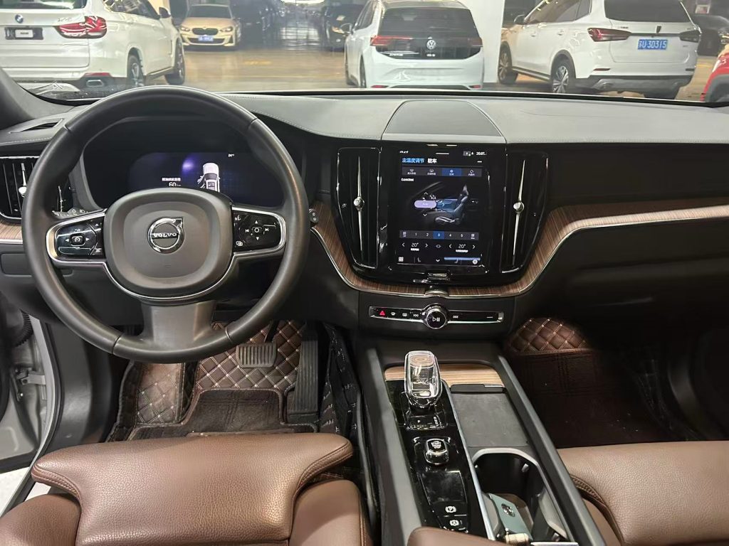 Volvo XC60 2023 B5 4WD Intelligent Luxury Edition - Huishida Trading