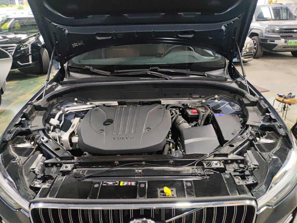 Volvo XC60 2022 B5 4WD Intelligent Luxury - Huishida Trading