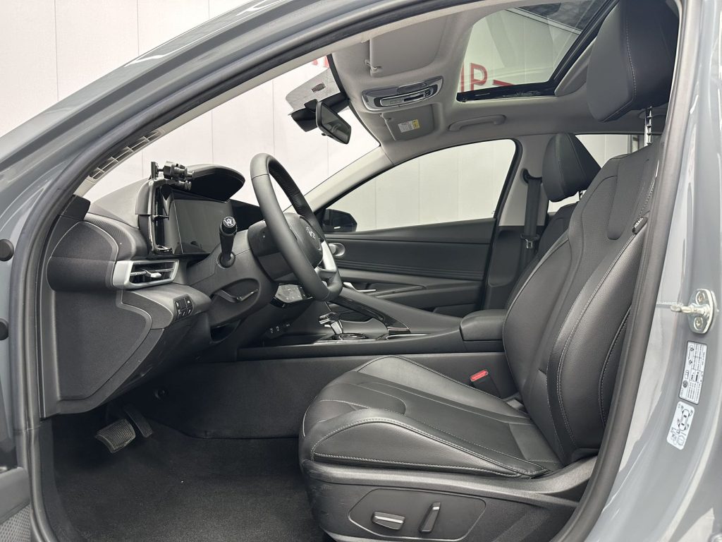 Hyundai Elantra 2022 1.5L CVT LUX Premium (2WD) - Huishida Trading