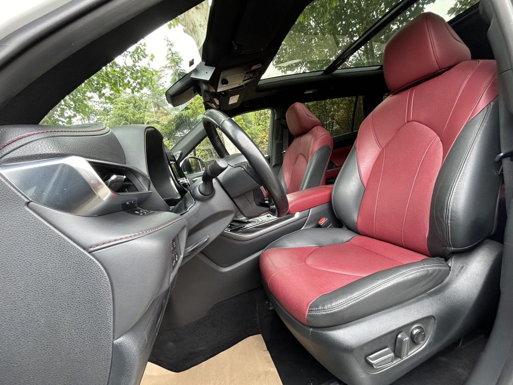 CROWN KLUGER 2021 2.5L HEV 4WD Signature Edition - Huishida Trading