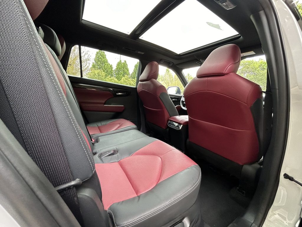 CROWN KLUGER 2021 2.5L HEV 4WD Signature Edition - Huishida Trading