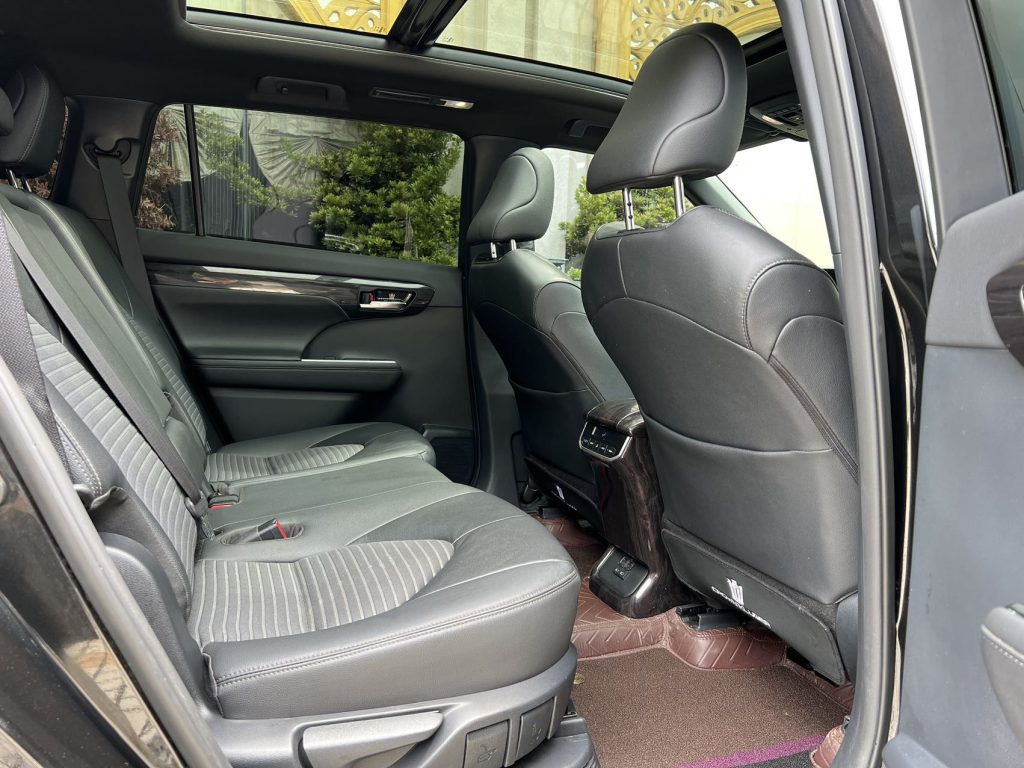 Toyota CROWN KLUGER 2021 2.5L HEV 4WD Premium Edition - Huishida Trading