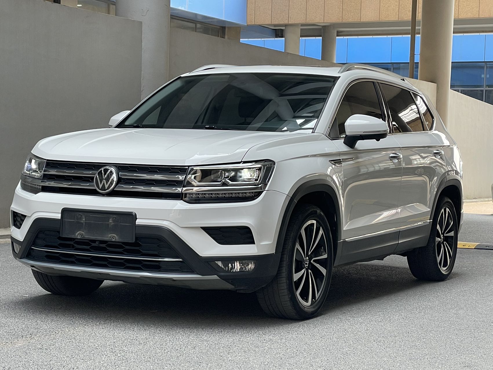 VOLKSWAGEN Tharu 2021 MODIFIED 330TSI 4WD LUXURY National VI