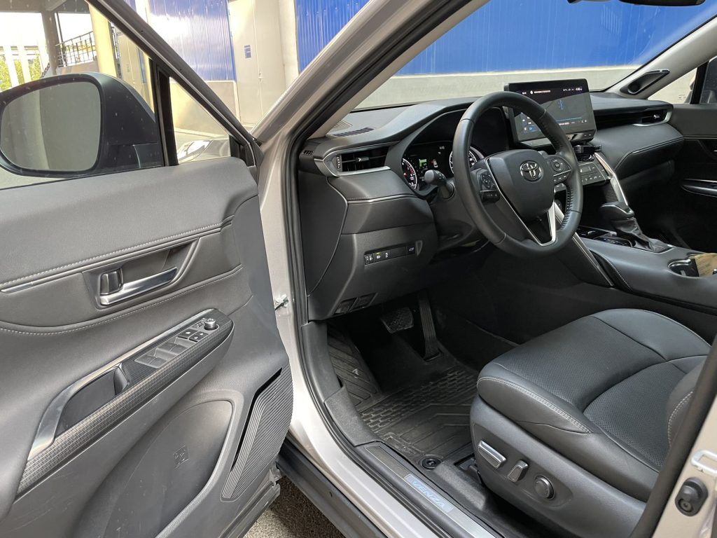 Toyota VENZA 2022 2.0L CVT 2WD Premium Edition - Huishida Trading