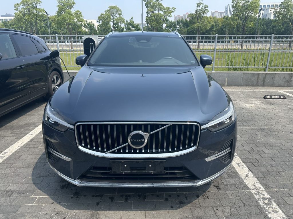 Volvo XC60 2022 B5 4WD Intelligent Luxury Edition - Huishida Trading