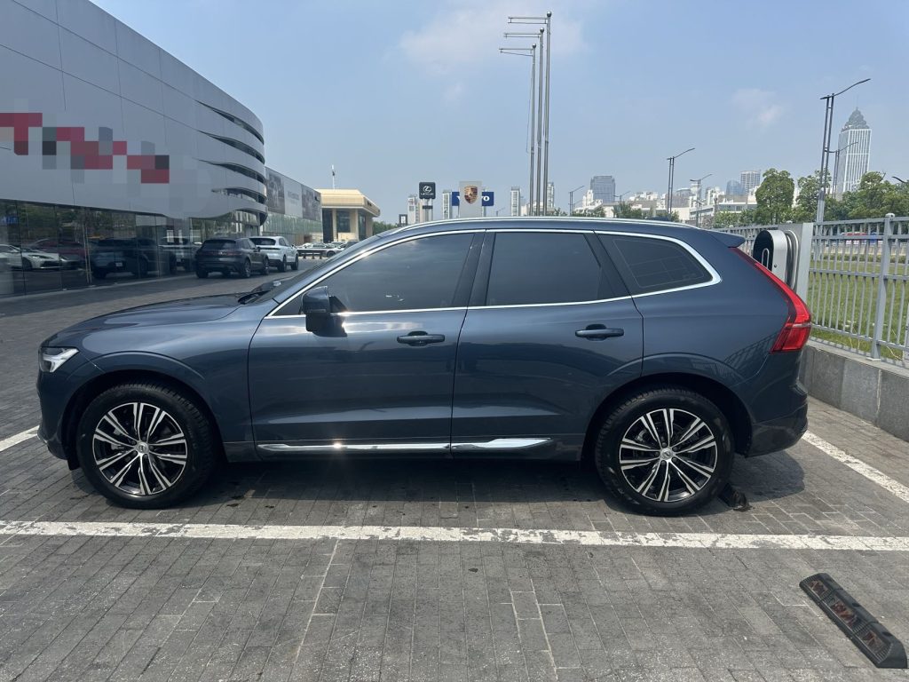 Volvo XC60 2022 B5 4WD Intelligent Luxury Edition - Huishida Trading