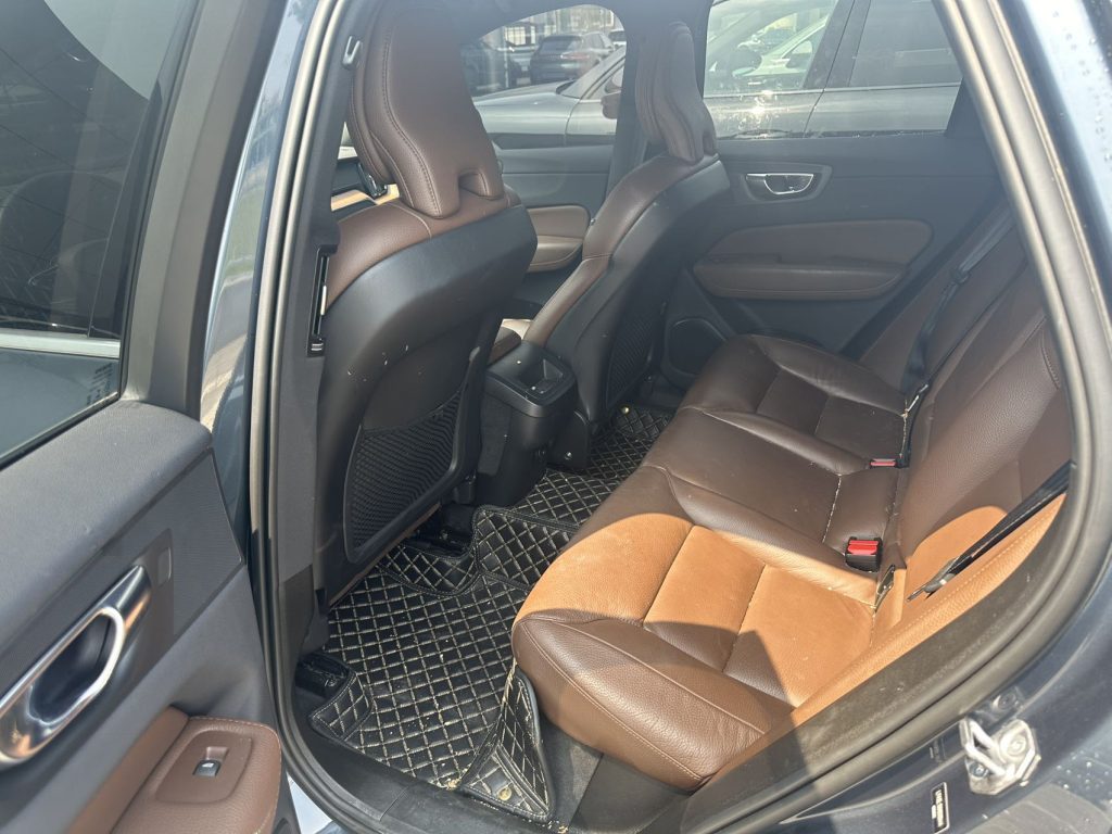 Volvo XC60 2022 B5 4WD Intelligent Luxury Edition - Huishida Trading