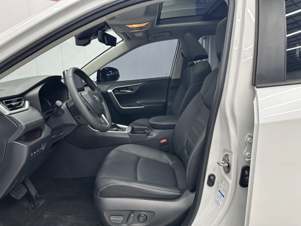 TOYOTA RAV4 RWD 2021 Twin Engine 2.5L E-CVT 4WD Flagship Edition - Huishida Trading