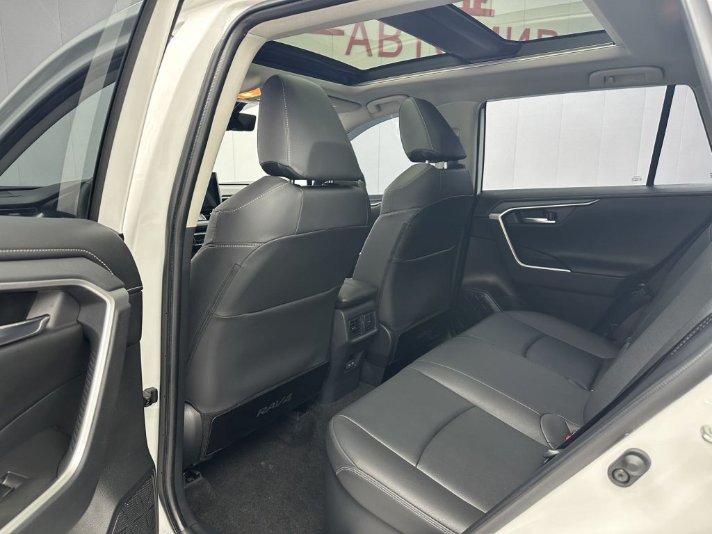 TOYOTA RAV4 RWD 2021 Twin Engine 2.5L E-CVT 4WD Flagship Edition - Huishida Trading