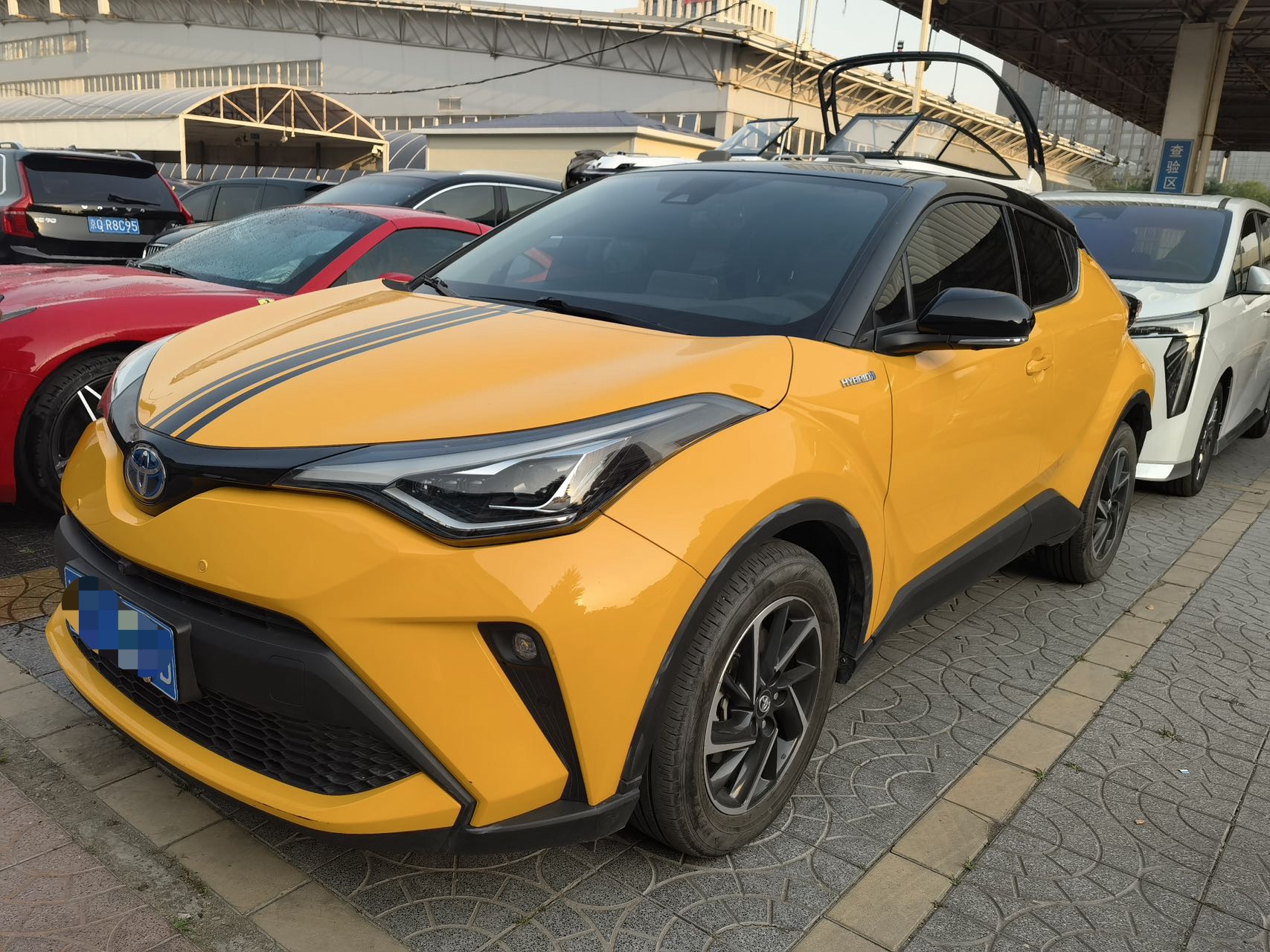 CHR 2021 Двухцилиндровый двигатель 2,0 л E-CVT Premium