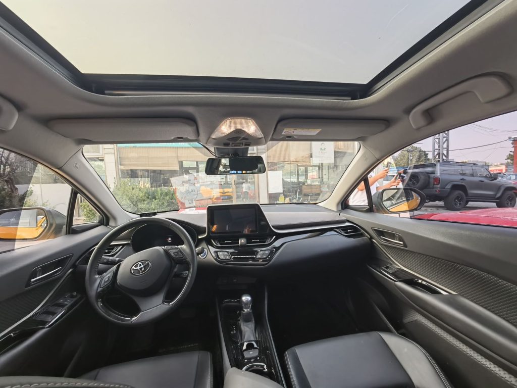 CHR 2021 Двухцилиндровый двигатель 2,0 л E-CVT Premium - Huishida Trading