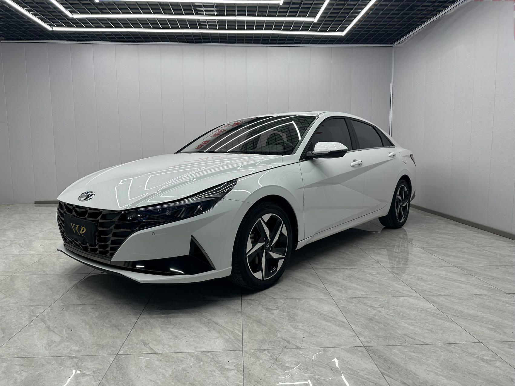 Hyundai Elantra 2021 1.5L CVT LUX Premium
