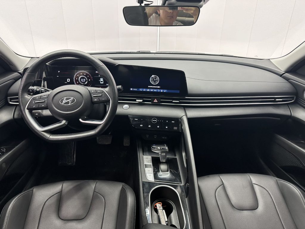 Hyundai Elantra 2021 1.5L CVT LUX Premium - Huishida Trading