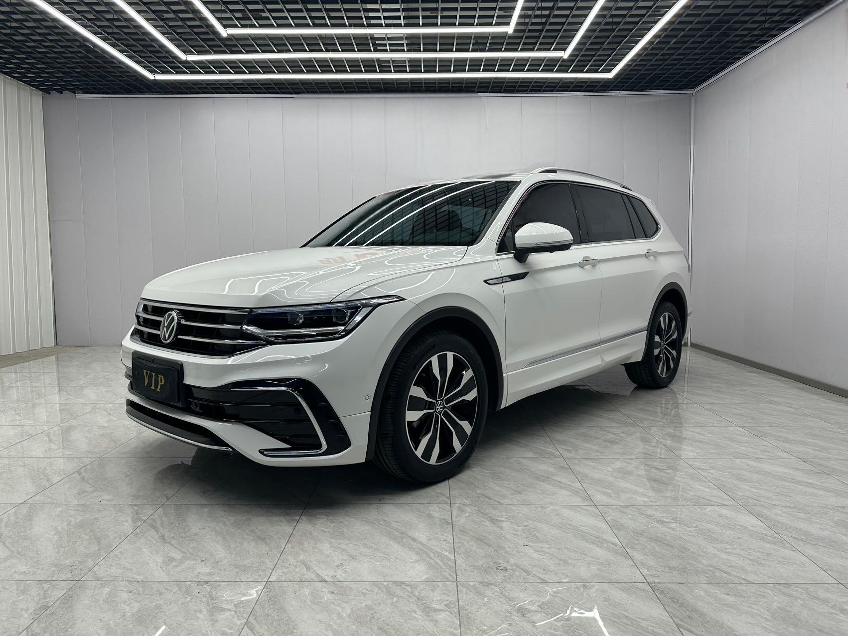 Volkswagen TIGUAN- L  2022 380TSI Auto 4WD R-Line 7-местный