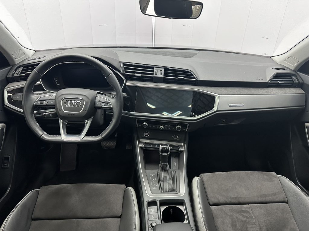 Audi Q3 2022 35 TFSI Fashion Dynamic - Huishida Trading