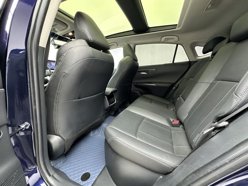 HARRIER 2022 Twin Engine 2.5L CVT 4WD Flagship Edition - Huishida Trading