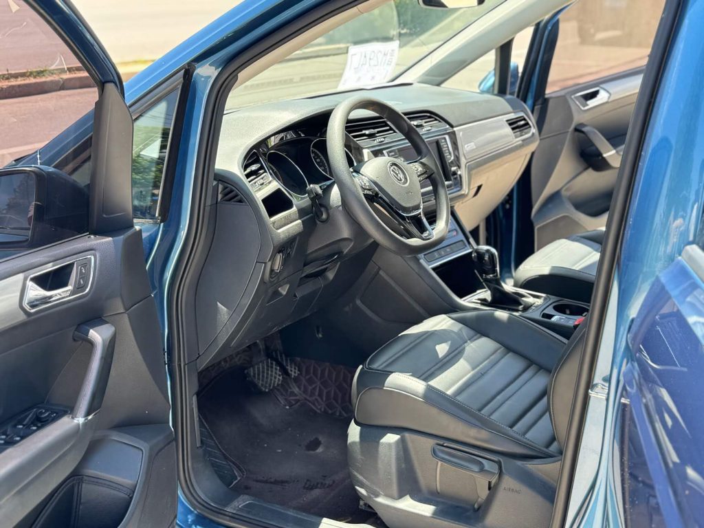 Volkswagen Touran 2021 Touran L 280TSI DSG Comfort 7-местный - Huishida Trading