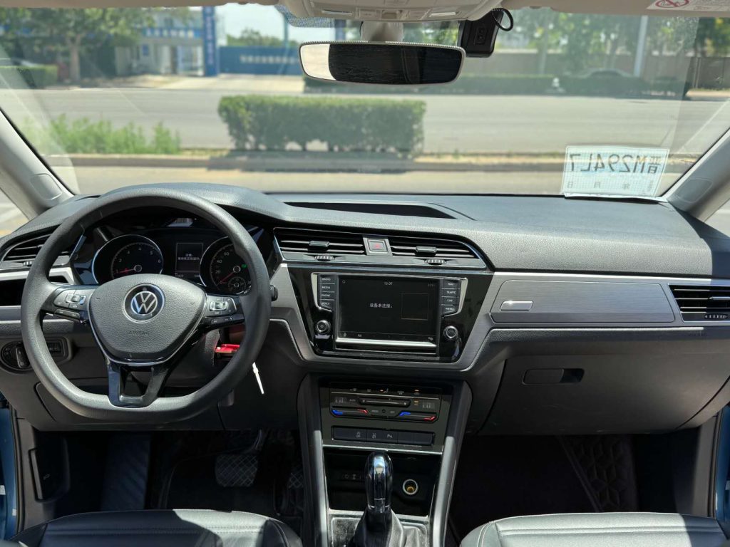 Volkswagen Touran 2021 Touran L 280TSI DSG Comfort 7-местный - Huishida Trading