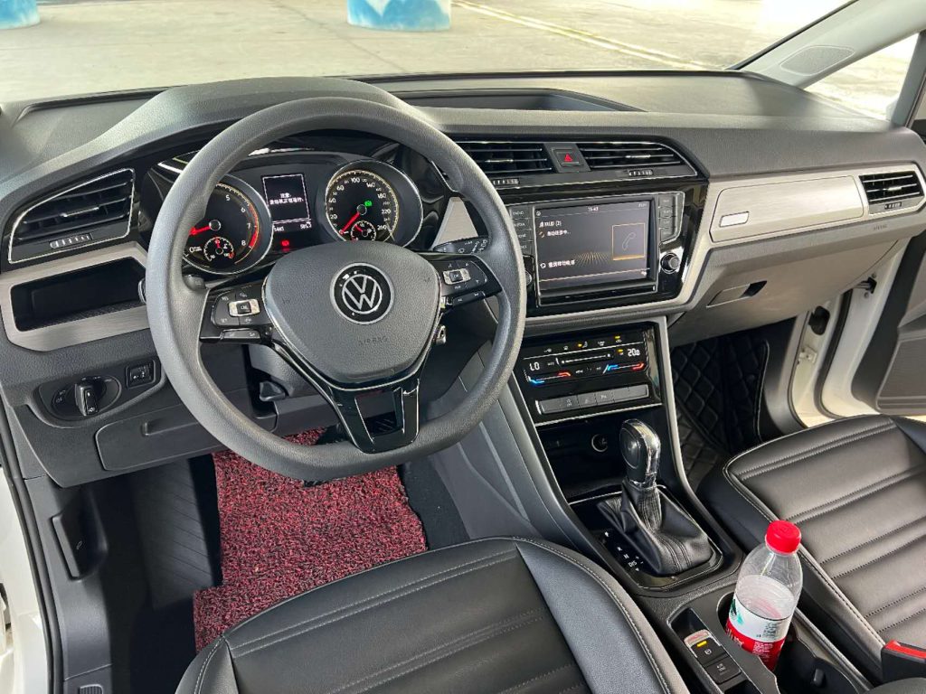 Volkswagen Touran 2021 Touran L 280TSI DSG Comfort 7-местный - Huishida Trading