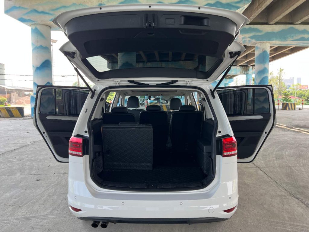 Volkswagen Touran 2021 Touran L 280TSI DSG Comfort 7-местный - Huishida Trading