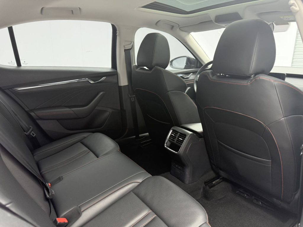 Octavia 2021 PRO TSI 280 DSG Signature Edition - Huishida Trading