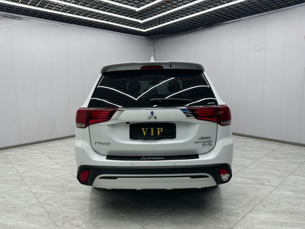 Outlander 2020 2.4L 4WD Enjoy Edition 5-местный - Huishida Trading