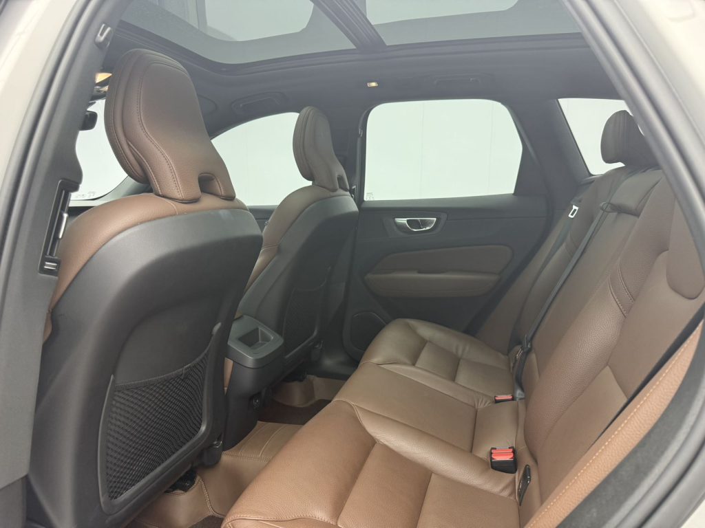 Volvo xc60 2022 B5 4WD Smart Vision Deluxe - Huishida Trading