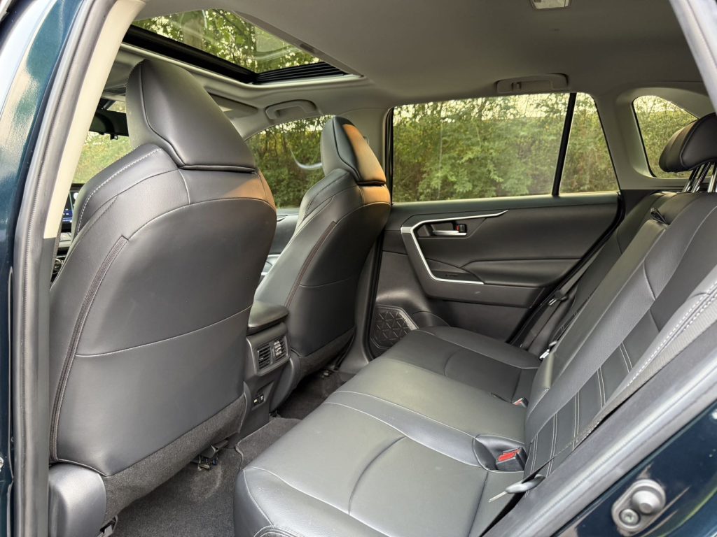 Toyota WILDLANDER 2021 2.0L CVT 4WD Luxury Edition - Huishida Trading