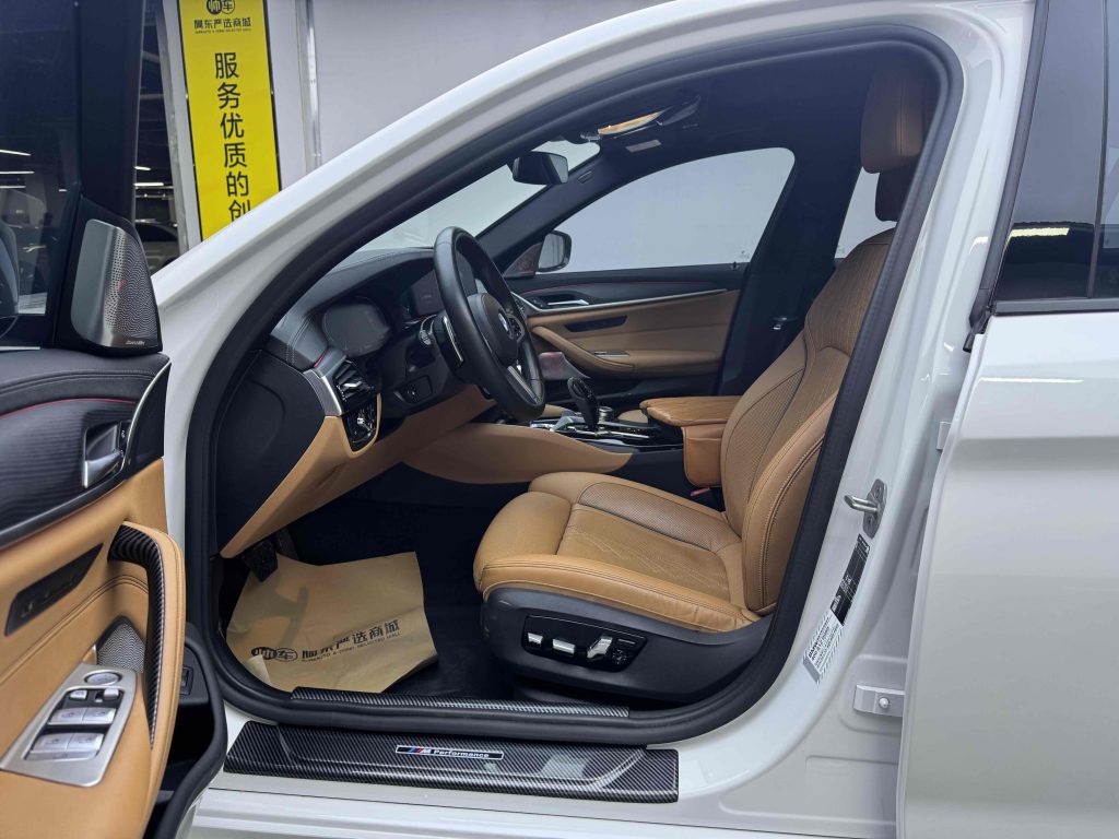 BMW 5 серии 2022 Модифицированный II 530Li Premium M Sport Package - Huishida Trading