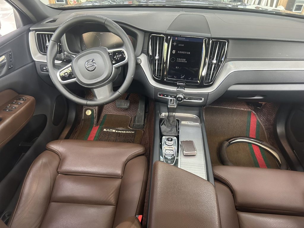 Volvo XC60 2021 T5 4WD Intelligent Luxury Edition - Huishida Trading