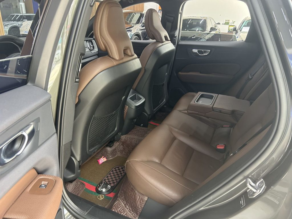 Volvo XC60 2021 T5 4WD Intelligent Luxury Edition - Huishida Trading