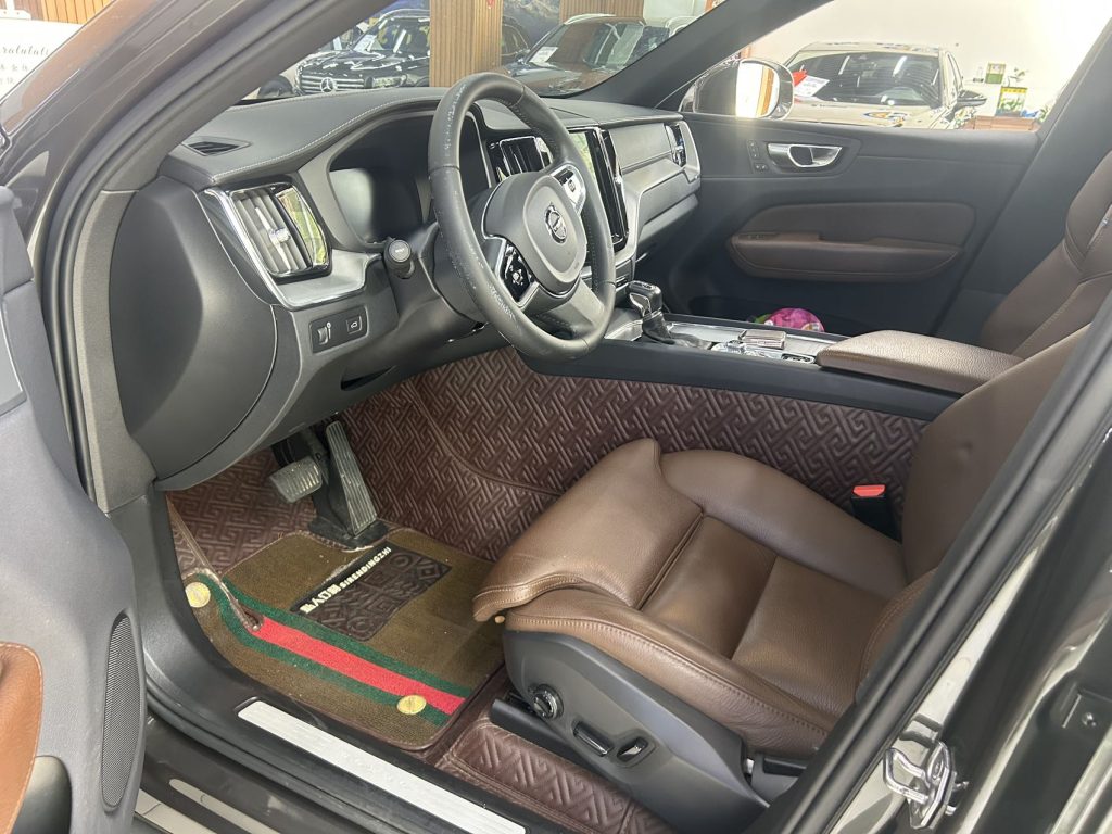 Volvo XC60 2021 T5 4WD Intelligent Luxury Edition - Huishida Trading