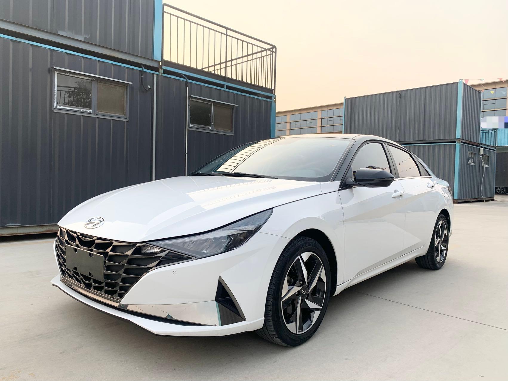 Hyundai Elantra 2021 1.5LCVT LUX Premium