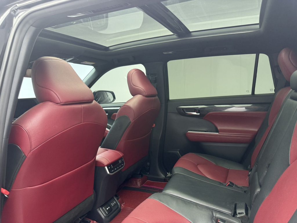 CROWN KLUGER 2021 2.5L HEV 4WD Signature Edition - Huishida Trading