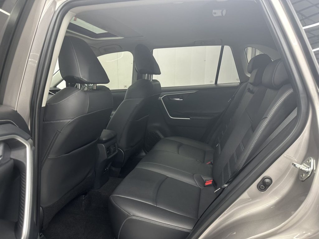 Toyota RAV4 RWD 2020 2.0L CVT 4WD Stylish PLUS Edition - Huishida Trading