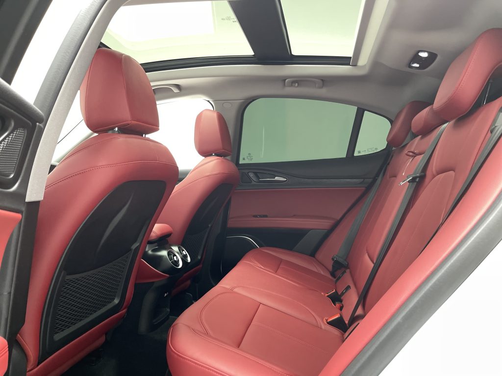 Alfa Romeo Stelvio 2021 Stelvio 2.0T 280HP Luxury Edition - Huishida Trading