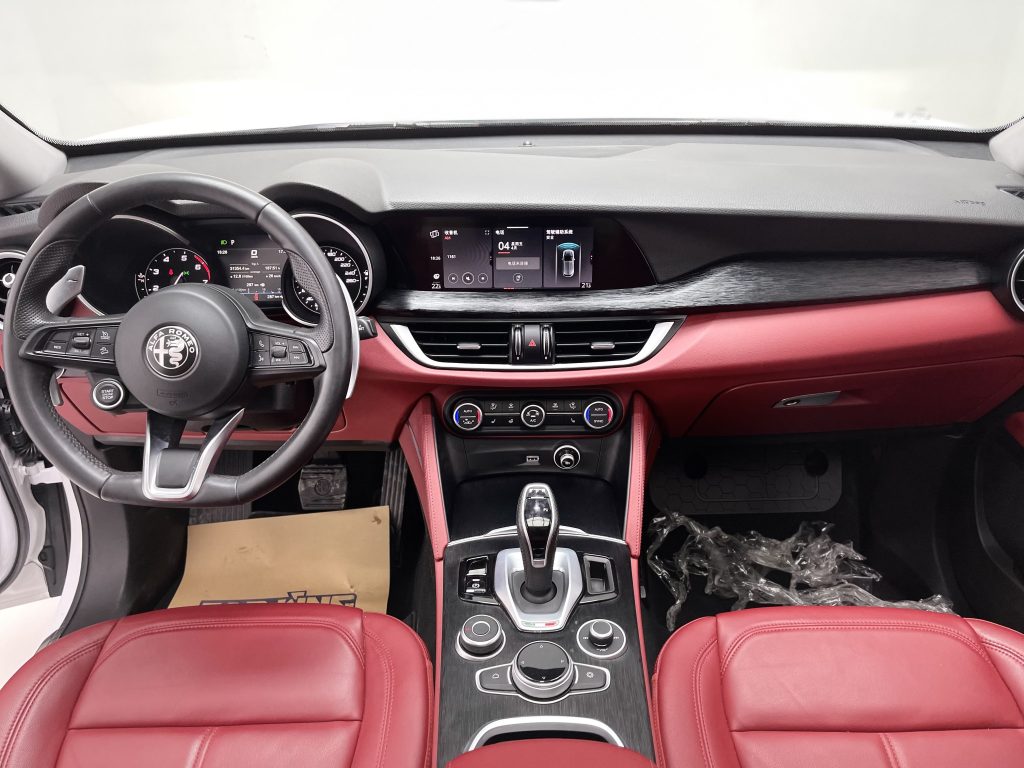 Alfa Romeo Stelvio 2021 Stelvio 2.0T 280HP Luxury Edition - Huishida Trading