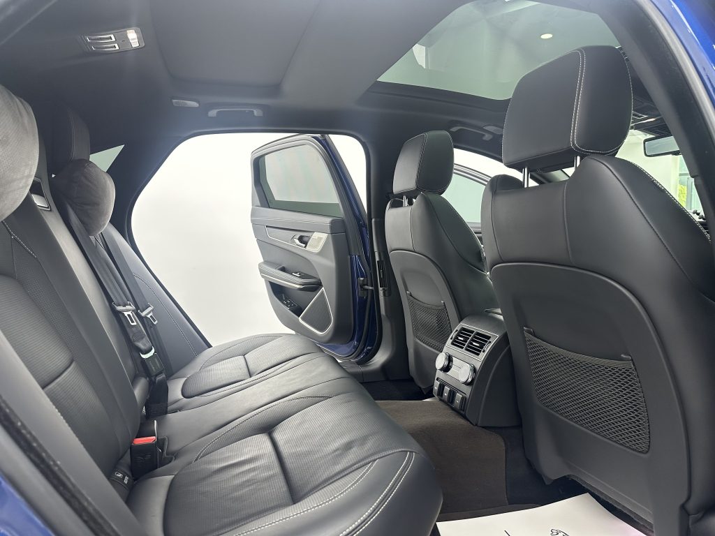 Jaguar XFL 2021 XFL 2.0T P300 4WD Signature Sport - Huishida Trading