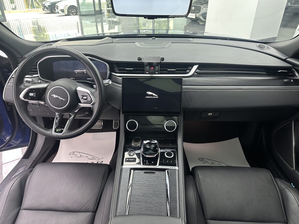 Jaguar XFL 2021 XFL 2.0T P300 4WD Signature Sport - Huishida Trading