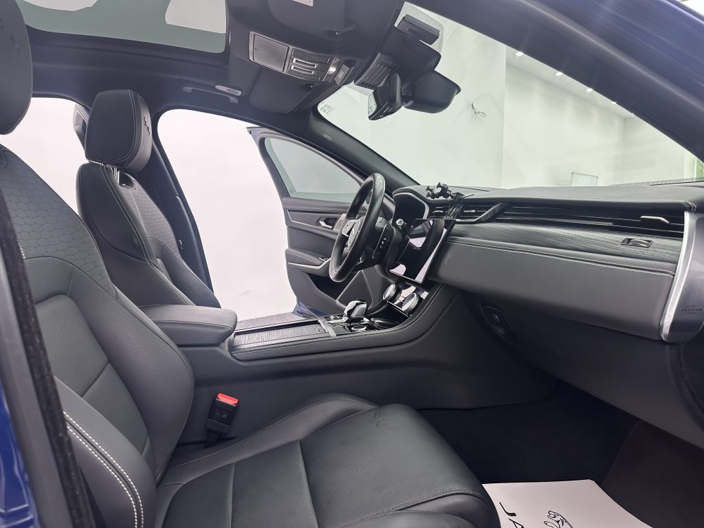 Jaguar XFL 2021 XFL 2.0T P300 4WD Signature Sport - Huishida Trading