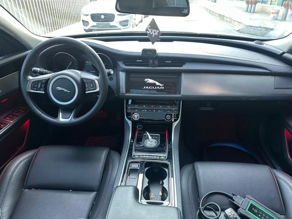 Jaguar XFL 2020 XFL 2.0T P200 2WD Style Edition - Huishida Trading