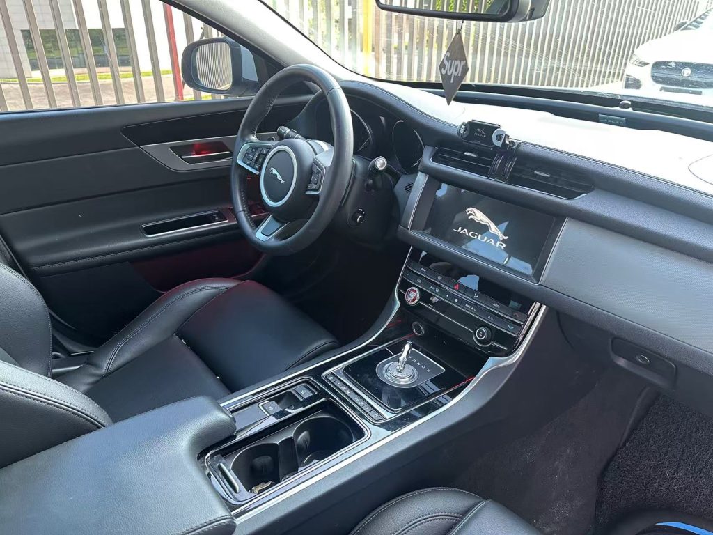 Jaguar XFL 2020 XFL 2.0T P200 2WD Style Edition - Huishida Trading